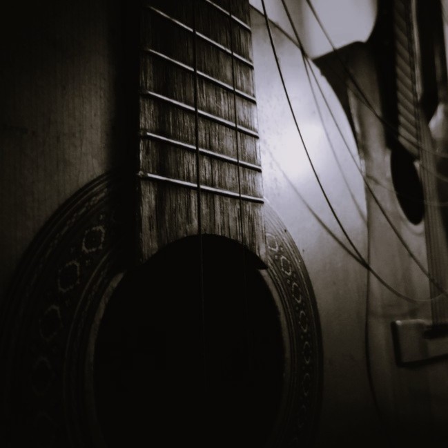 izloženi tamburaški instrumenti