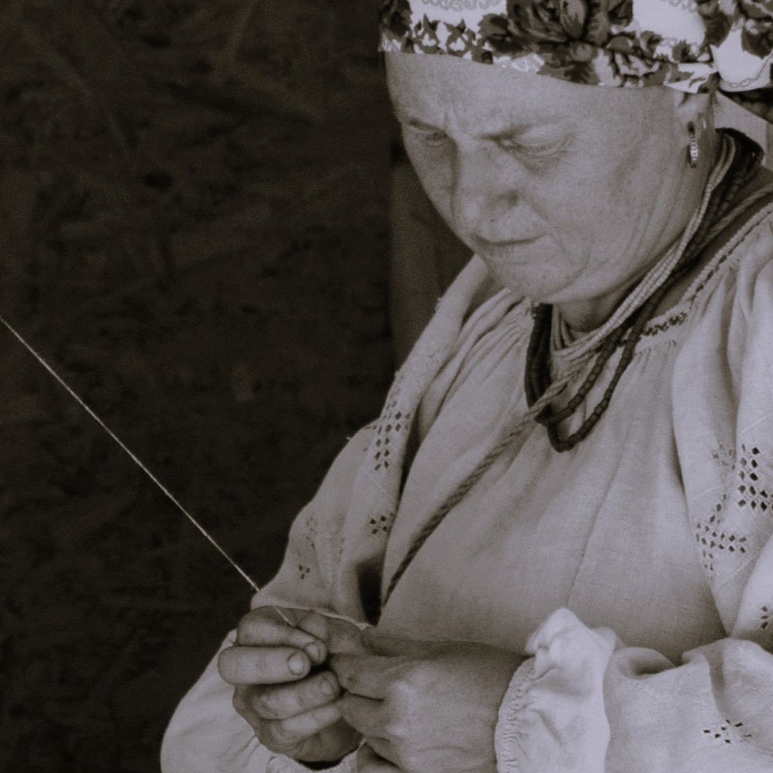 baka za kolovratom u hrvatskoj narodnoj nošnji