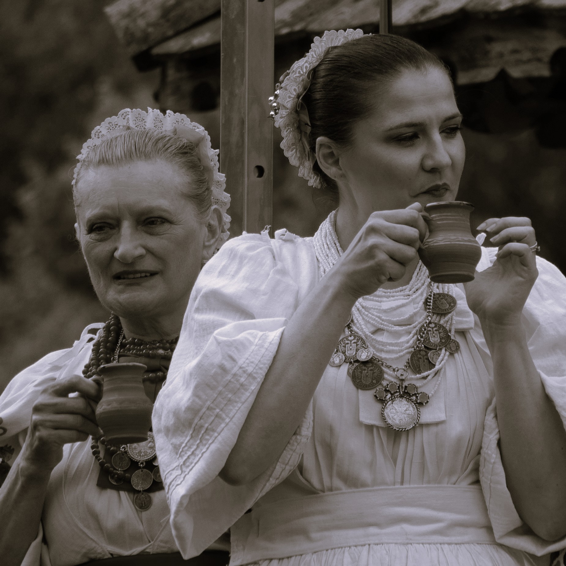 žene u buševačkoj narodnoj nošnji